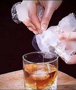 Disposable Ice Cube Bags,Stackable Easy Release Ice Cube Mold Trays, Self-Seal Freezing Maker,Cold Ice Pack Cooler Bag for Cocktail Food Wine,2400 Ice Cubes, 100 Bags