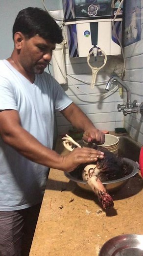 How to Properly Pluck Chicken Feathers in the Kitchen