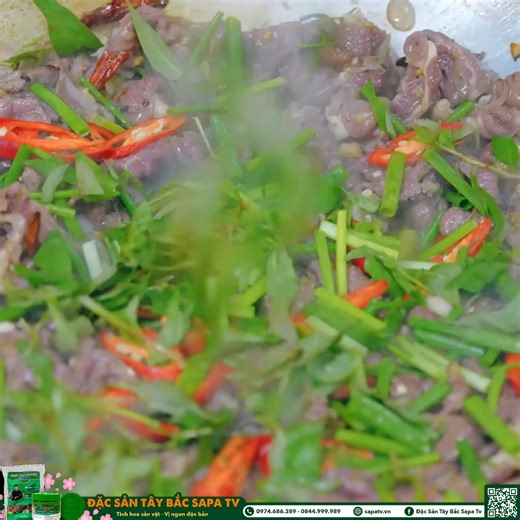 Thưởng thức món thịt ngựa xào hành xả cực ngon cực hấp dẫn ————— #sapatv #haisapatv #dacsantaybacsapatv #chamcheosapatv #tuyenxinhgai | Đặc Sản Tây Bắc Sapa Tv
