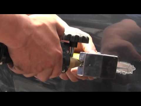 ハイテンションドアパネルに及んだ損傷を修復