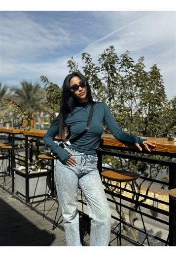 Color// Our long sleeve top with finger-holes in the color teal.🦕💭 #outfit #inspiration #foru #fashioninspo #essentials #tops #fyp #explore #basic #winterfashion #outfitinspo #fashiontiktok