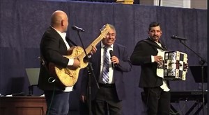 165K views · 3.7K reactions | Ayer en vivo desde Weslaco Texas cantando con el pastor Rosalío Martínez￼ | Humberto Rodríguez y La Fuerzza | Facebook