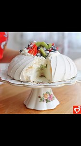 PAVLOVA TORTA - 4 TRIKA ZA SAVRŠENU PAVLOVU | Moja mala kuhinja