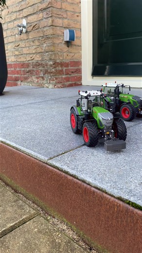 Fendt Miniatures: A Deep Dive into the Brand