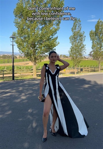 #reshasapkota #dresswithresh #bellabarnett @Bella Barnett