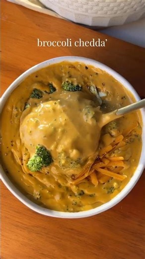 Vegan Broccoli Chedda' Soup #vegan #cheesy