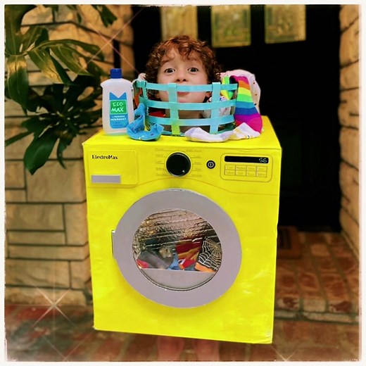 My One-box 📦 washing machine! 🧼 #kidscostume #diycostume #cardboardbox #diytoys #kidscraft #kidsplayideas #handmadetoys