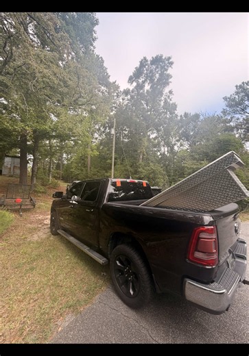 Leaky dealership oe power slide install, astrocious bead. Replaced with stationary 🌻 #autoglass #girl #ram