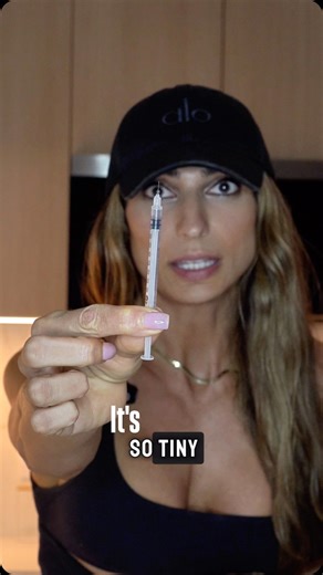 Mahsa Akbarimehr | Online Fitness & Fat Loss Coach/ Posing Coach on Instagram: "I just started using BPC-157 to help with some lingering knee pain. Small nagging injuries can quietly limit training quality and slow progress, so addressing them early matters. BPC-157 is a peptide that’s commonly used to support tissue repair and recovery, especially for tendons, ligaments, and joints. It’s not a shortcut and it doesn’t replace smart training or recovery, but it can be a supportive tool when those