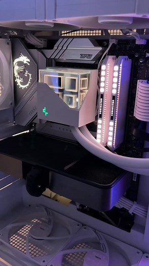 can’t stop looking at it #LT720 @DeepCool #aio #whitepcbuild #watercooling #pcbuild