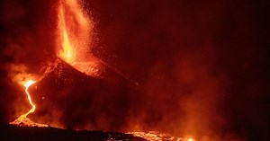 Volcano eruption displaces thousands in Spain