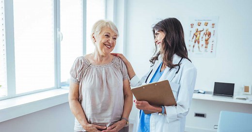 Test de marche de 6 minutes : en quoi ça consiste et que permet-il d’évaluer chez les personnes âgées ?