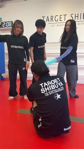 TARGET SHIBUYA-ターゲット渋谷- on Instagram: "TARGET SHIBUYAでは、 キックボクシングが懸念される3K(汚い、臭い、危険)を対策して運営しております。 なのでグローブもいい匂いです。 1月は大型キャンペーン実施中なので是非この機会にキックボクシングを始めてみませんか？ 【TARGET SHIBUYA 1月キャンペーン】 ▪︎月会費 2ヶ月分無料 (¥44,000円相当) ▪︎レンタル会員プラン 2ヶ月無料 (¥11,000円相当) ※全てのレンタル各種が無料で借りれる手ぶらで来れるプランです ▪︎体験料無料 (¥3,300円) -——————————————— 👑業界初のセミパーソナルレッスン 👑プロ選手多数！充実のインストラクター陣営 👑予約不要で通い放題 👑回数・時間制限無しの通い放題 👑24時間マシンルーム利用可能 #targetshibuya#ターゲット渋谷#キックボクシング#キックボクシングジム#渋谷キックボクシング#キックから始まるライフスタイルイノベ