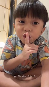 Ternyata kemarin abang juga nanya hal ini ke papa , papa jawab : yang melindungi laki-laki ya dirinya sendiri , trus abang ngerasa kurang adil jadi hari ini dia nanya ke mama 😁 Dan mama bilang ke ruby yang melindungi laki-laki adalah doa ibu dan doa istrinya (perempuan) Hidup itu saling melengkapi bukan cuma satu orang #rubyfain #ceritasamamama | Shinta Faula E