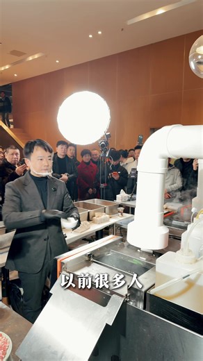 机器人炒菜提升连锁餐饮效率