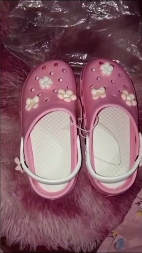 New pink Crocs unboxing 📦🏷️🍥#crocs #unboxing #fyp #viral