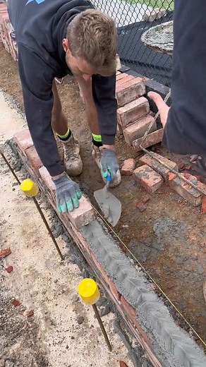 10K views · 192 reactions | 39.How To Lay Bricks tricks For Beginners Using a line 隣隣隣隣#brickhouse #bricks | Bricklayer | Facebook