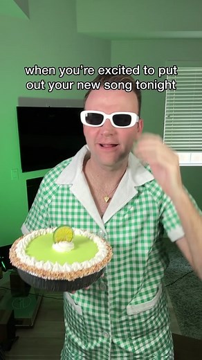 stream Key Lime Pie (and Hit Me Hard and Soft) at midnight!! 🍋‍🟩🌴