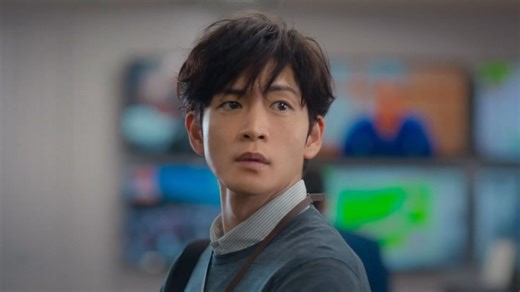 松下洸平 on Instagram: "朝日新聞社さんの新CMに出演させていただきました。 ショートドラマ第一話も公開されて、続きが気になる素敵な作品に参加させていただき、とても光栄です。 記者でありデータジャーナリストという役を通して、新しい朝をお届けできるよう全力で演じていきます！"