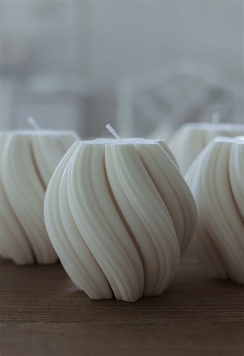 SOUND ON🔊 start your day unmolding THE FLAME✨ #unmolding #candletok #asmrsounds #relaxing #satisfyingvideo #fy #fyp #viral #flamecandle #candlesoftiktok #candlemaking