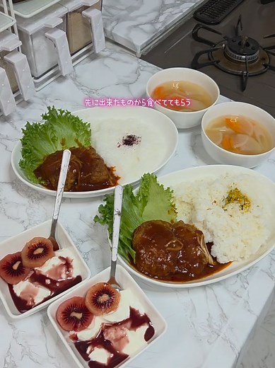 カット野菜のストックと 冷凍野菜のストック 冷凍鍋のストック 肉の小分け冷凍 夕飯作り 一気にまとめてやった日の達成感半端ない🤣🤣🤤笑 これも全て平日自分の負担を減らすためだと思えば頑張れる🥹🩷🩷🩷 #日常vlog #冷凍ストック #冷蔵庫収納 #ルーティン #家事