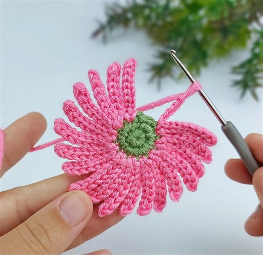 23K views · 382 reactions | How to Crochet a Simple Flower | Easy Crochet Flower Tutorial for Absolute BEGİNNERS  #crochet | Aslı ile El Sanatları | Facebook