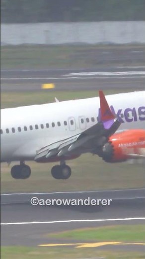 AKASA AIR B737MAX8 landing at Mumbai Airport #shorts #aviation #plane #b737 #landing #mumbai