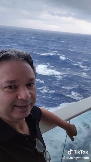 Rough Seas on the Largest Cruise Ship in the World 🚢