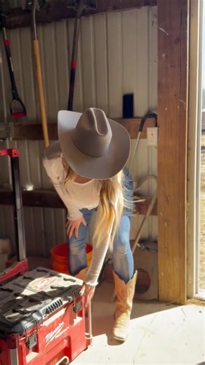 The Cowgirl Who Gets the Job Done 🤠🇺🇸 #farmlife #farming #viral #agriculture #tractor #rurallife