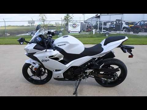 Mainland's look at the 2020 Kawasaki Ninja 400 ABS in Pearl Blizzard White