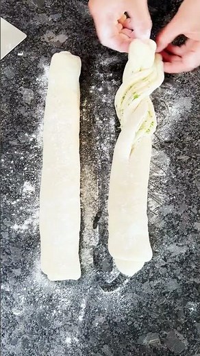 🥖Der Hingucker beim nächsten Grillabend: Kräuterbrot mit Twist