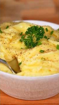 The BEST Thanksgiving Garlic Mashed Potatoes