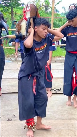 Dupa Merah Rasa Poki2 😂 #shortvideo #ndadi #bantengan #jaranan #kudalumping #barongan #shorts