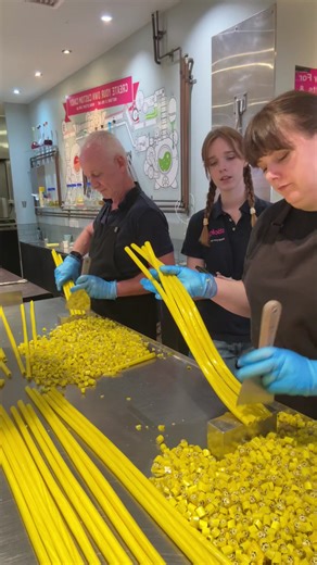 Winnie the Pooh! Live Candymaking with Sticky | Sticky