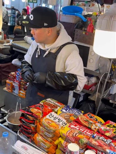 Must-Try Korean Street Food in Seoul