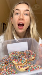 I baked these delicious kiss biscuits last week which I was SO excited about! I enjoyed some, stopped when I was satisfied & then moved on without thinking twice about them 🤗 I had to work really hard to get to this level of intuitive eating & food freedom! Even better, I promise you that you can reach this point too 🥰 Our 4 week course, Making Friends With Food, teaches you how to tune into your hunger & fullness cues, break free from the binge-restrict cycle, challenge food fears & rules & s