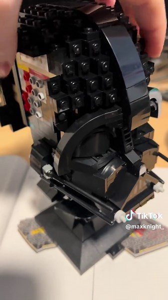 Constructing Lego Darth Vader's Helmet in 2 Hours