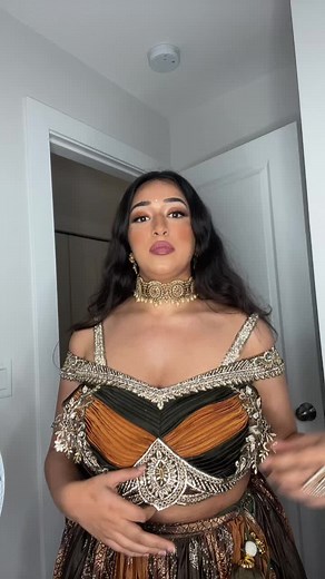 To all my lovers 😘🥰 this one for you 😋💋 #rakhigill #rakhigillofficial #rakhigillpoet #poems #hindipoet #desipoet #rakhigillcomedy #rakhigillthebunny🐰