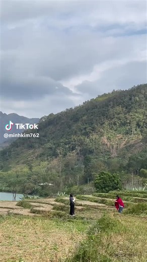 Ai đã sinh ra 1 kiếp làm người dều khổ ải như nhau dù là nghèo hay giàu địa vị cao hay thấp.càng hưởng thụ dục lạc phước báu cũng hao mòn sẽ khổ ải nên buông danh lợi dưỡng hi sinh cống hiến cho xã hội tu tập chân chính tạo nhiều công đức mới đoạn được tham sân si sớm giải thoát biển khổ sanh tử luân hồi