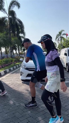Lupakan pace kalau lari di Malioboro. Karena kamu nggak mungkin melewatkan keindahan kota dan keramahan warganya. Selamat menikmati liburan sebelum besok kembali ke rutinitas masing-masing. Sehat selalu... #JogjaIstimewa #JogjaRunning #Yogyakarta #Malioboro #InfoJogja