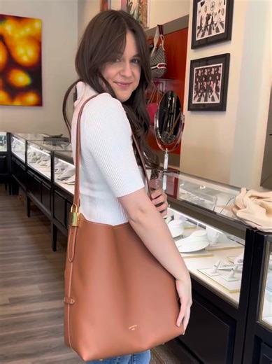 ✨ Elevate your style with the Louis Vuitton Low Key Hobo MM! Luxurious grained calfskin, adjustable strap, and iconic padlock – the perfect everyday statement bag. 💼❤️ Limited stock, grab yours now! #LouisVuitton #LVBag #LuxuryBag #DesignerBag #hobobag