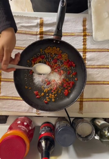 Delicious Strawberry Raisin Sauce Recipe
