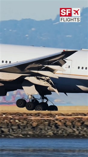 Close-Up Landing ✈️ United Airlines Boeing 777 Touches Down at San Francisco International Airport (SFO) @flysfo @united -- #unitedairlines #boeing777 #planespotting #sanfranciscoairport #sfo #aviation #avgeek #landing #sfflights | SF.Flights