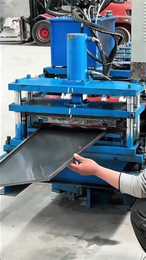 Metal pallet forming machine #rollformingmachine #rollformingmachinemanufacturer