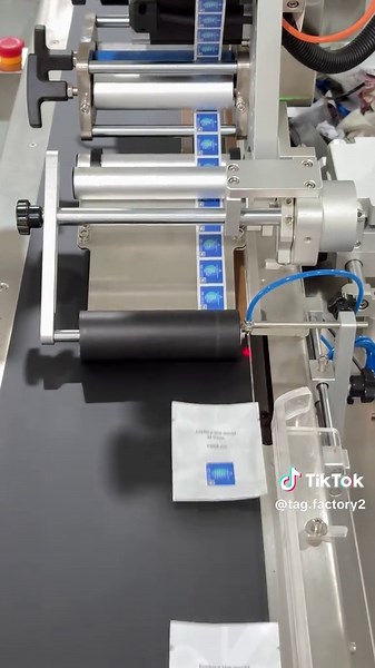 How to label the one-time disposable shower cap bag labeling machine?#labelingmachinemanufacturers #chinafactory #labelingmachine #labeling #machine