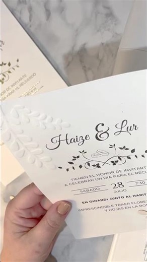 We can use various resources for embossing without resorting to traditional methods 😊