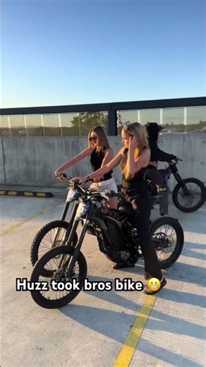 @_.uxzr23._ 😭✌️ #surron #eridepro #surronultrabee #socal #starkvarg #supermoto #dirtbike #ebike