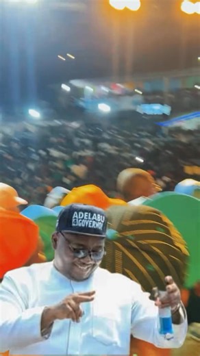 The stage was occupied with so much people, the vibe and energy in the crowd was fully engaged and hardly you could see ljoba Fuji @officialpasuma performance yesterday..... That is the main reason his called the Fuji Greatest Of All Time A Ibadan people love for Oganla Fuji no be today Penkelemesi for Oyo State 2027 less | Pasuma Corporate Fans - PCF