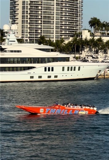 Thrilling Speedboat Adventure in South Beach
