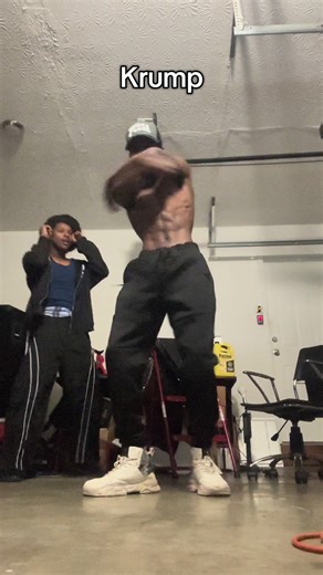 How fast Krumpers be moving #krump #streetdance #dance #buck #krumping